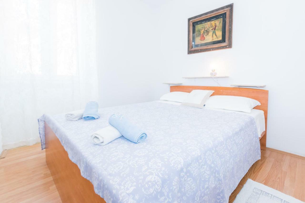 Beautiful Rustical Apt Ana In The Heart Of Rovigno Esterno foto