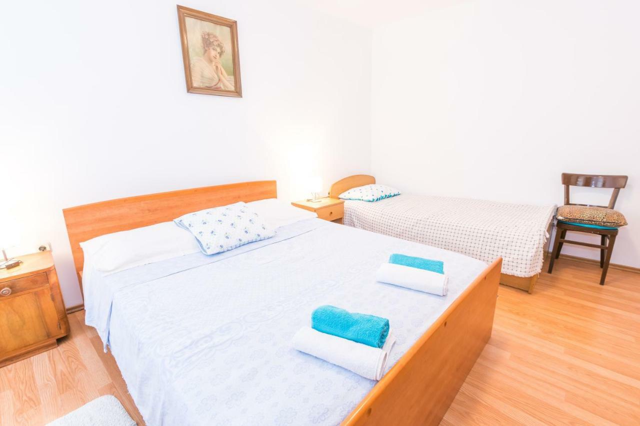 Beautiful Rustical Apt Ana In The Heart Of Rovigno Esterno foto