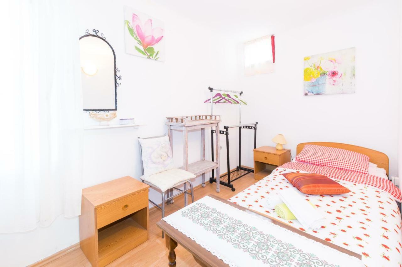 Beautiful Rustical Apt Ana In The Heart Of Rovigno Esterno foto