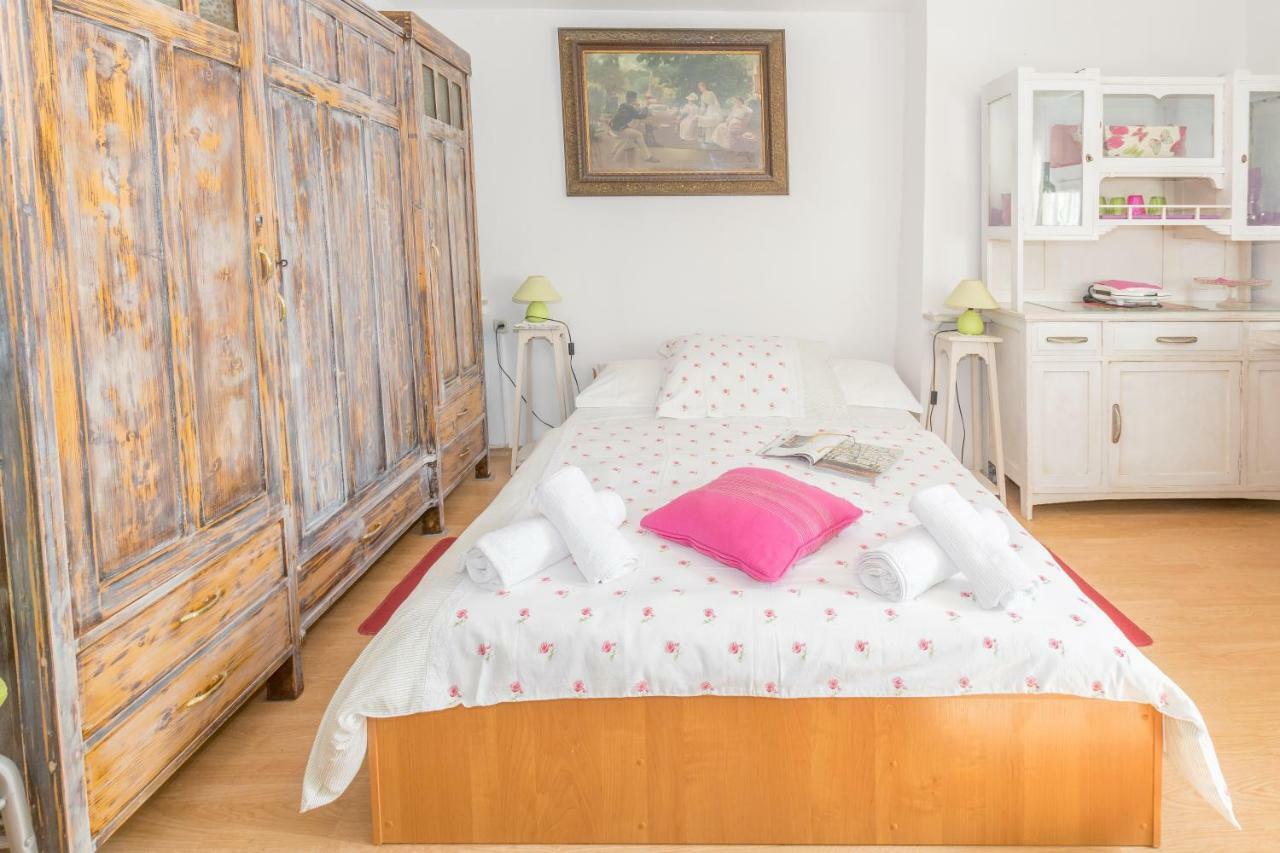 Beautiful Rustical Apt Ana In The Heart Of Rovigno Esterno foto