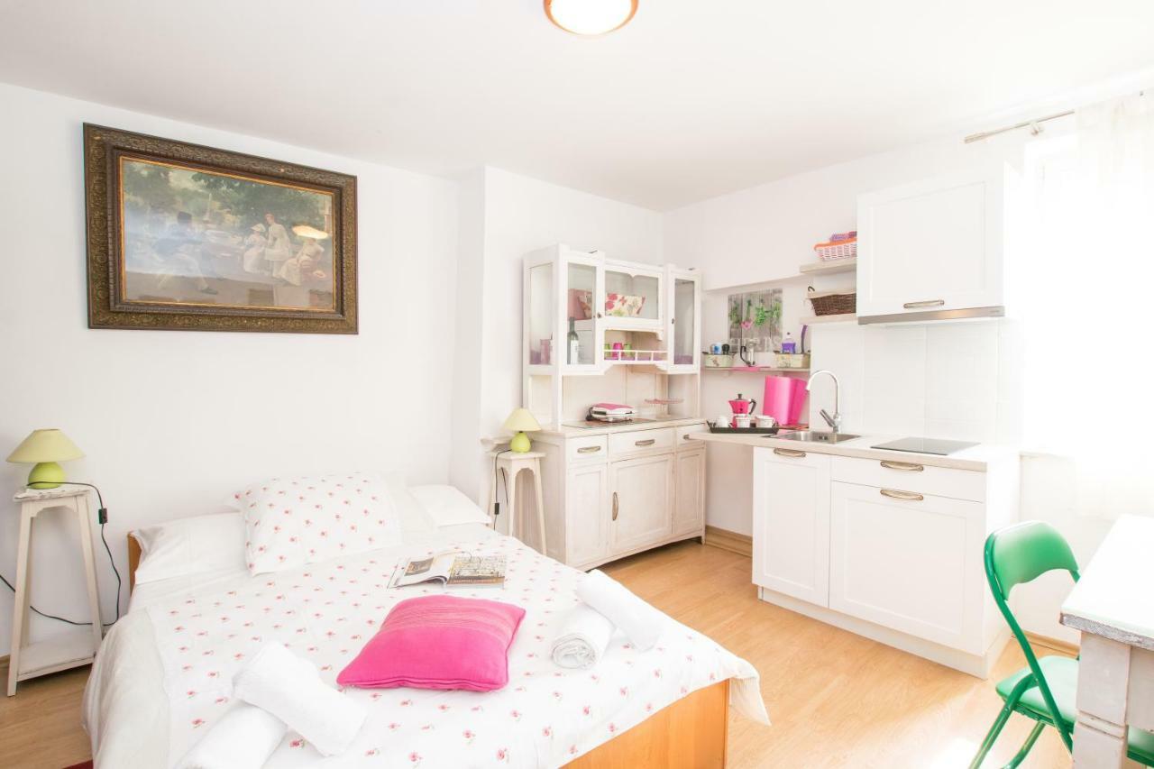 Beautiful Rustical Apt Ana In The Heart Of Rovigno Esterno foto