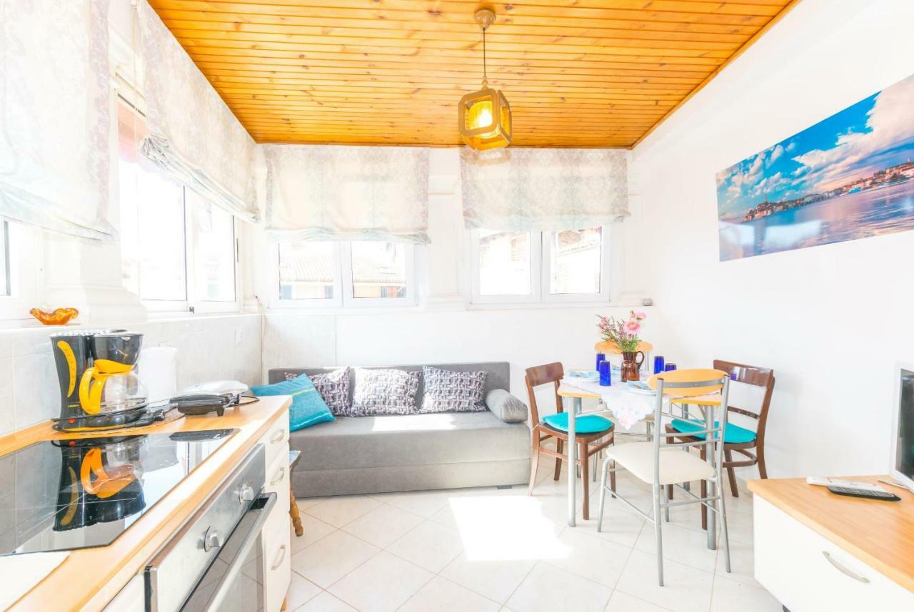 Beautiful Rustical Apt Ana In The Heart Of Rovigno Esterno foto