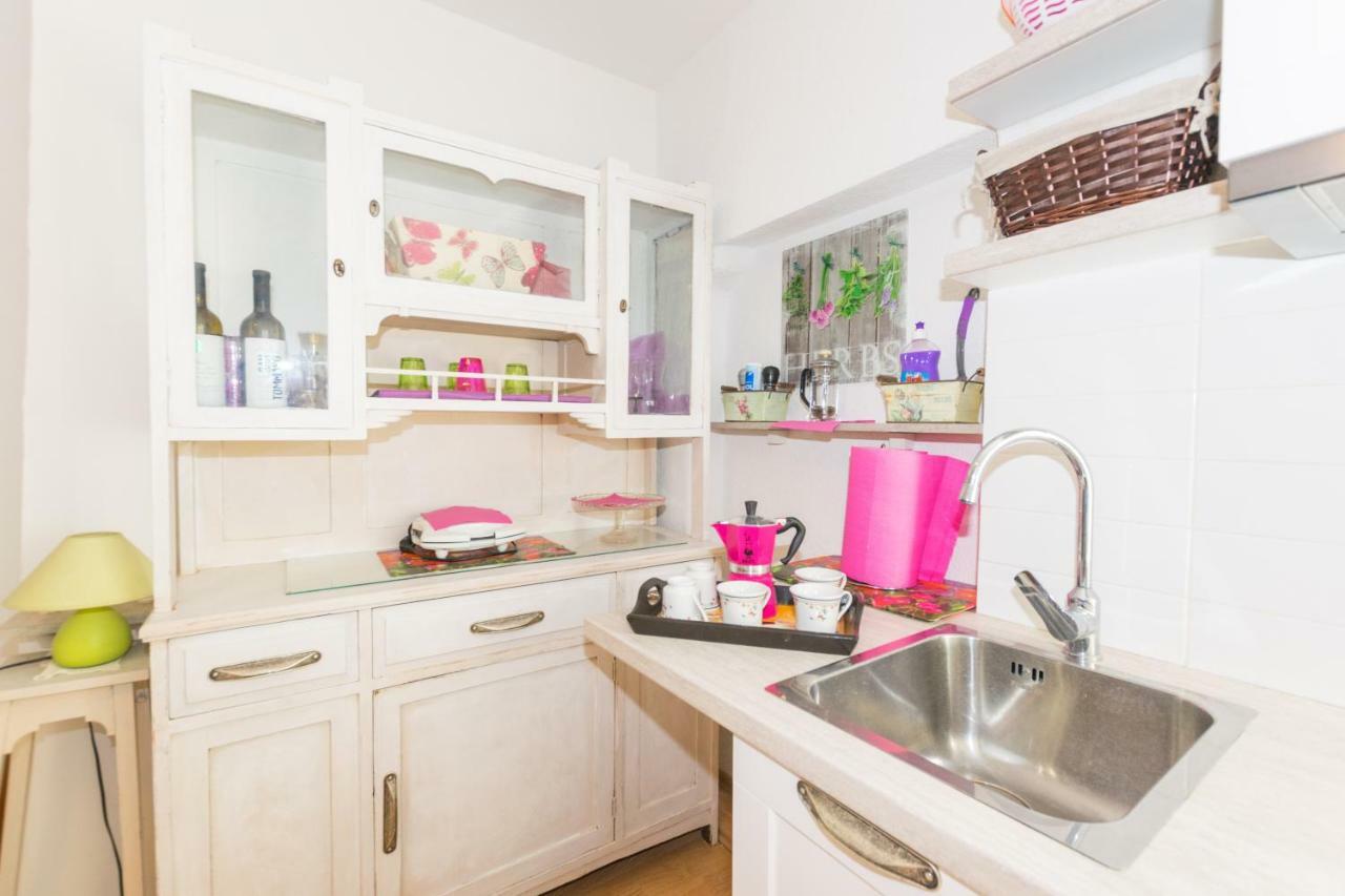 Beautiful Rustical Apt Ana In The Heart Of Rovigno Esterno foto