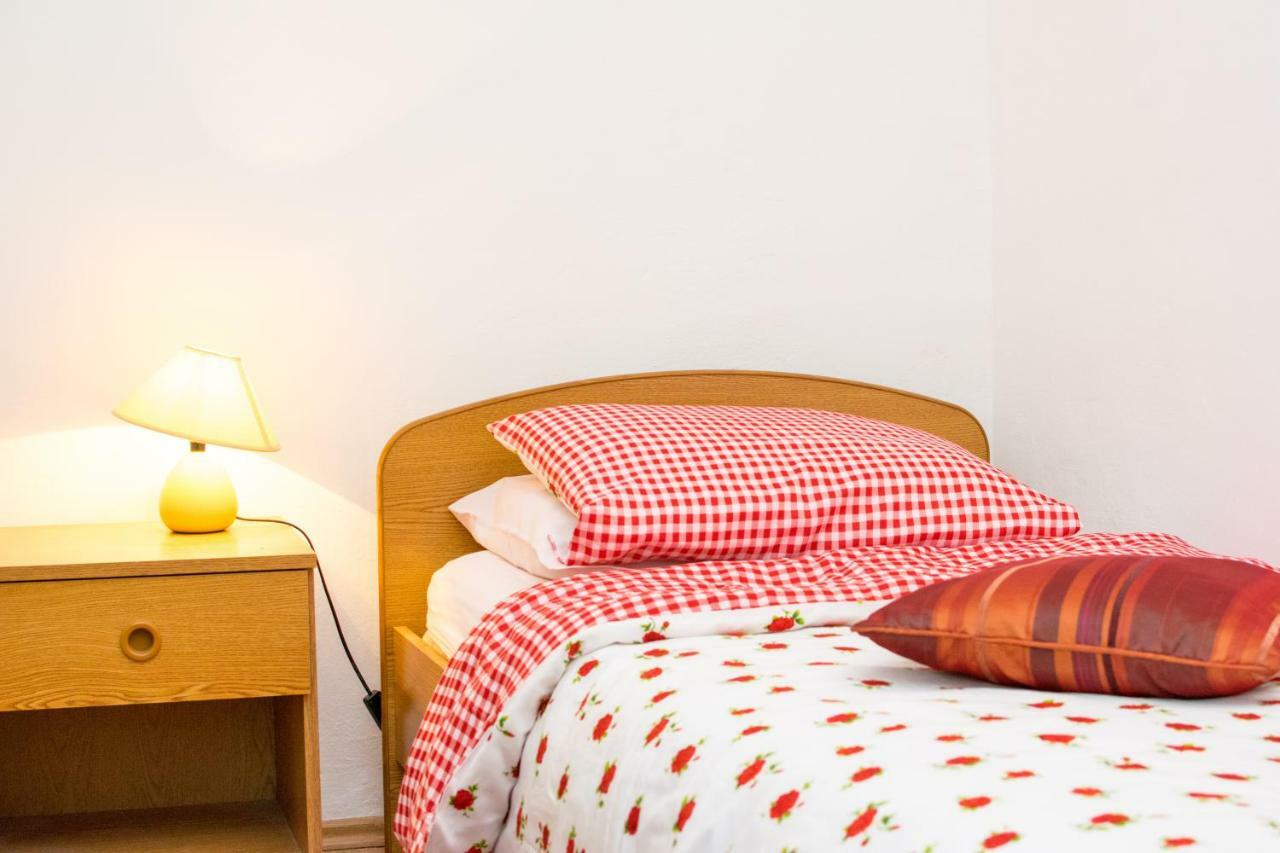 Beautiful Rustical Apt Ana In The Heart Of Rovigno Esterno foto